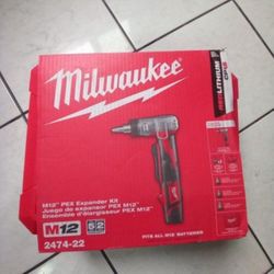 Milwaukee
M12 12-Volt Lithium-Ion Cordless PEX Expansion Tool Kit with (2) 1.5 Ah Batteries, (3) Expansion Heads and Hard Case