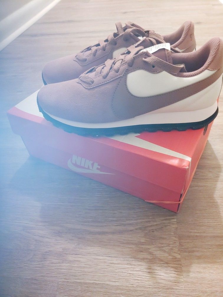 New Never Worn Women's Nike Pre Love O.x Shoes