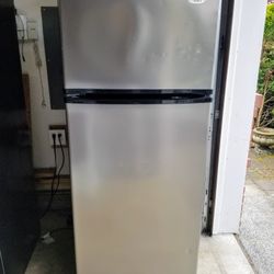 Whirlpool stainless steel refrigerator 