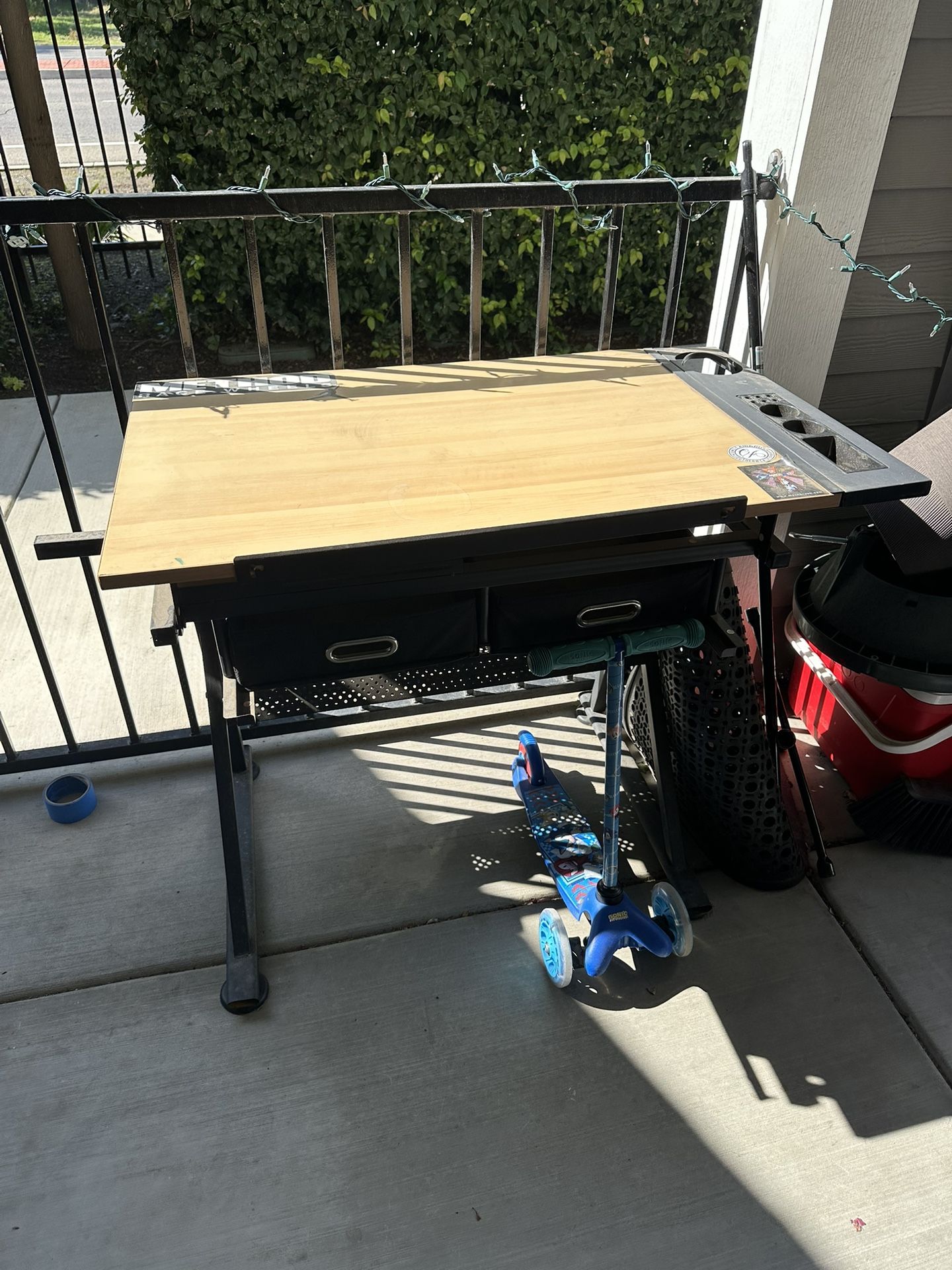 Art Desk