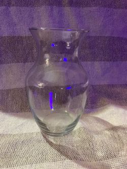 Clear glass vase
