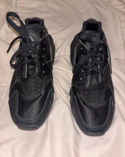 Nike black Huaraches