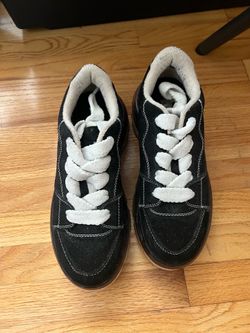 Steve  Madden's EVOLVED fashion sneaker Size 9M