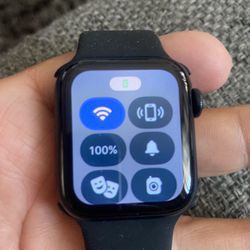 Apple Watch SE  GPS ONLY