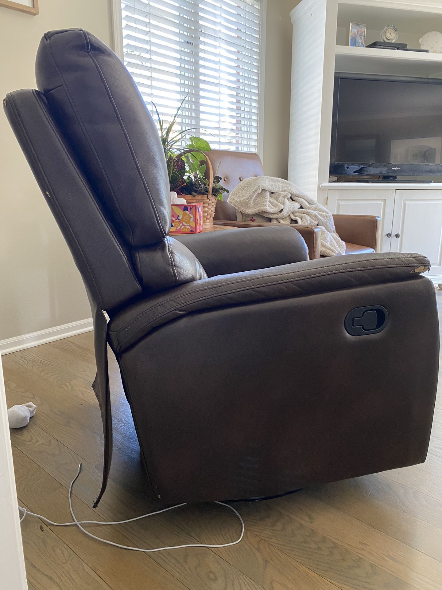 Leather Chair/Recliner