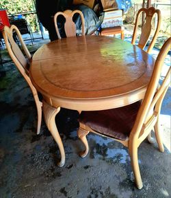 Used dinning table