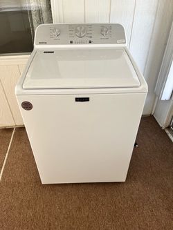 Maytag Washing Machine (Like new!)