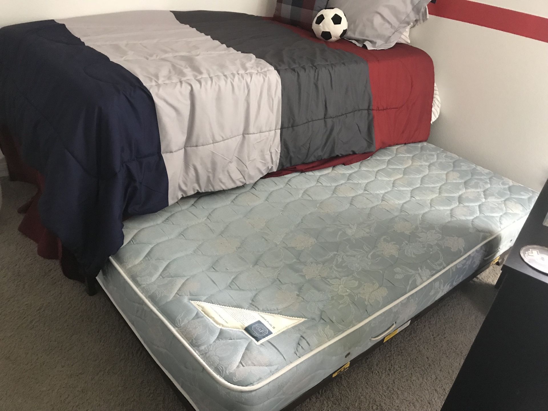 Trundle bed