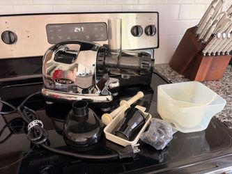 Omega juicer