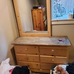 Dresser/mirror Combo 