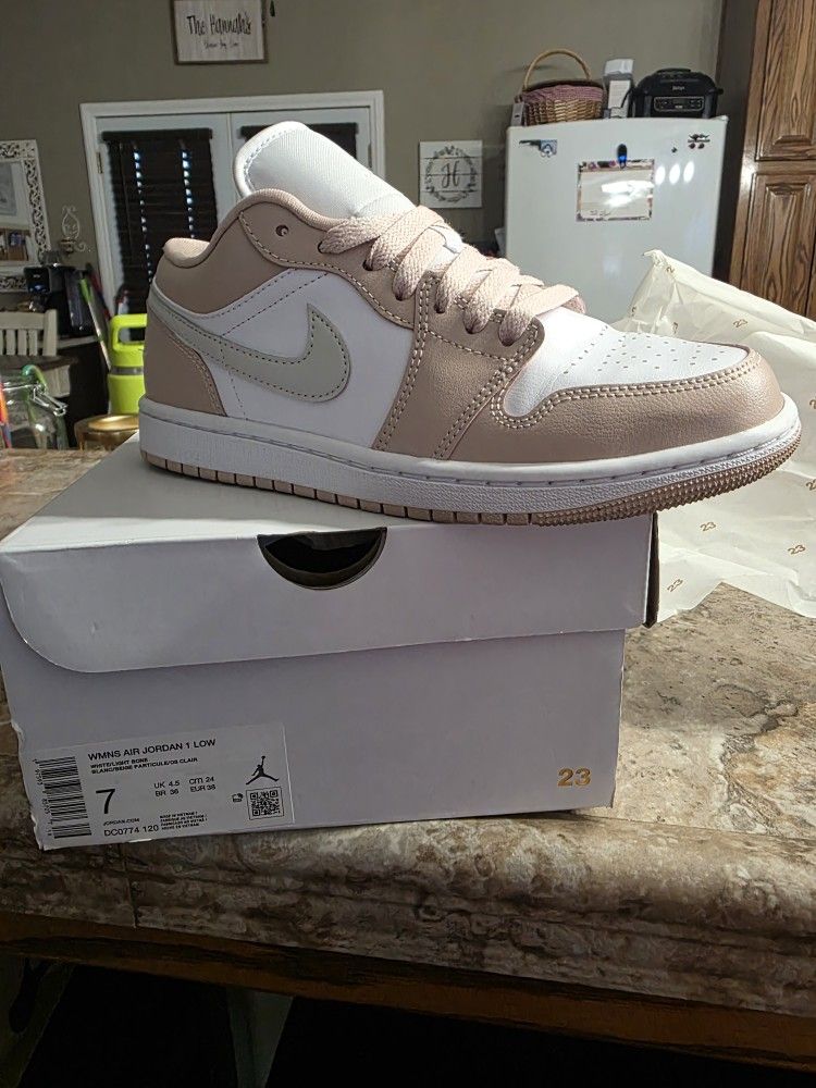 Jordan 1size 7 Womens