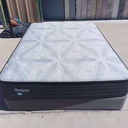 Sealy queen mattress and box spring