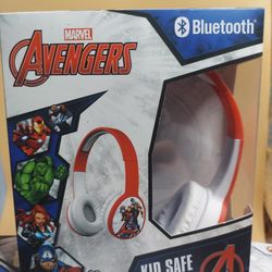 MARVEL AVENGERS   Kid safe wireless headphones