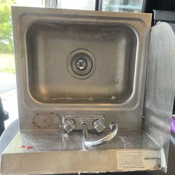 Commercial Sink With Facet 
