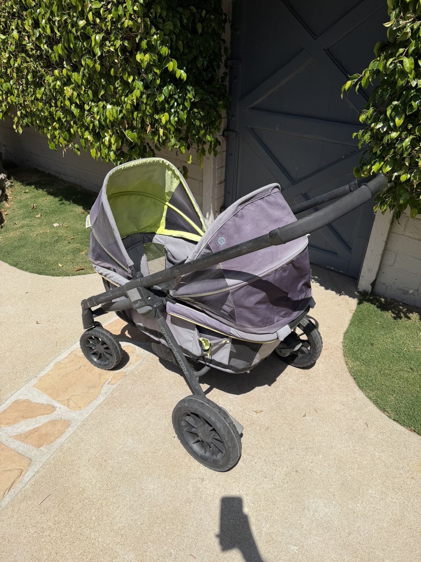 Evenflo Pivot Xplore
