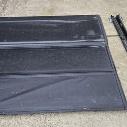  Hard Folding Tonneau Cover Fits  5' Bed