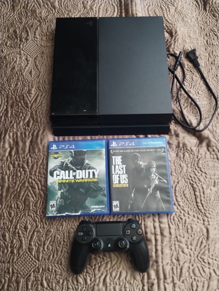 PS4 With 2 Games And Controller