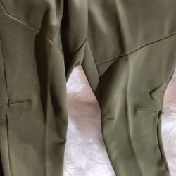 NEW w/Tags Nike Tech Fleece Pants Joggers  Olive Green And Black Men’s Size XL.