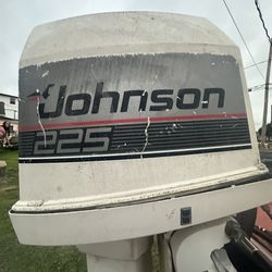 225 Evinrude.  On Boat Runs great    Newer Powerhead