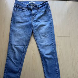 Levi’s 710 Super Skinny Jeans 27x28