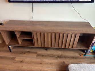 Entertainment center
