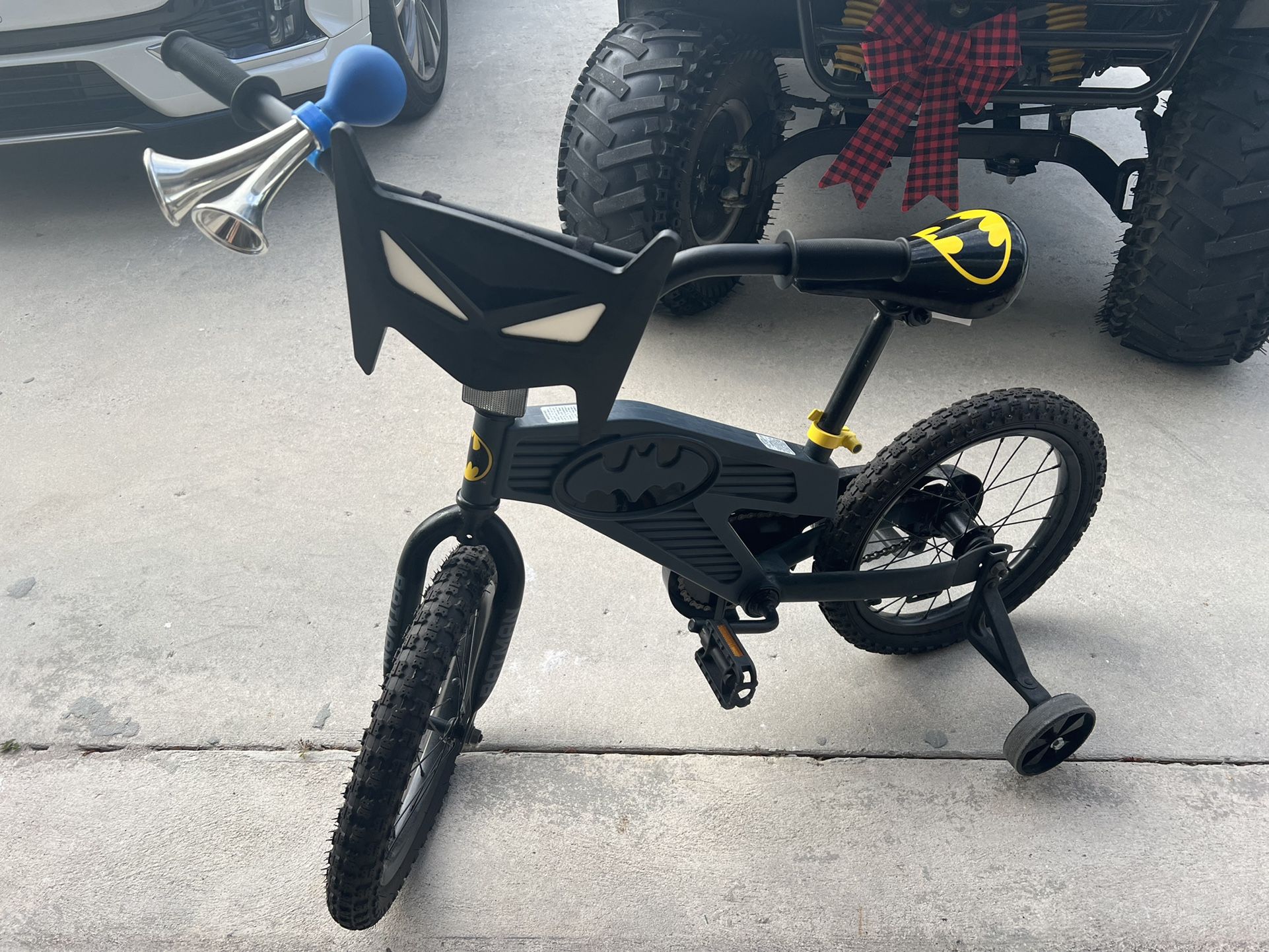 Batman bike sale with training wheels
