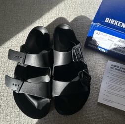 Black plastic men Birkenstock sandals size 9
