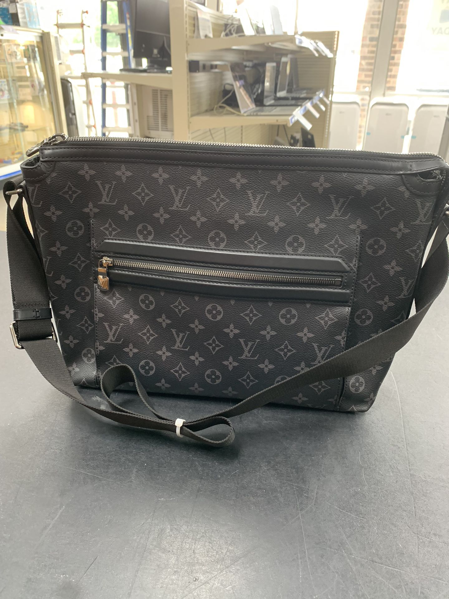 Louis Vuitton Messenger Bag For Sale 