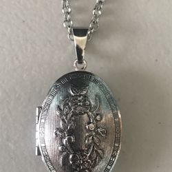 Beautiful Silver Locket 