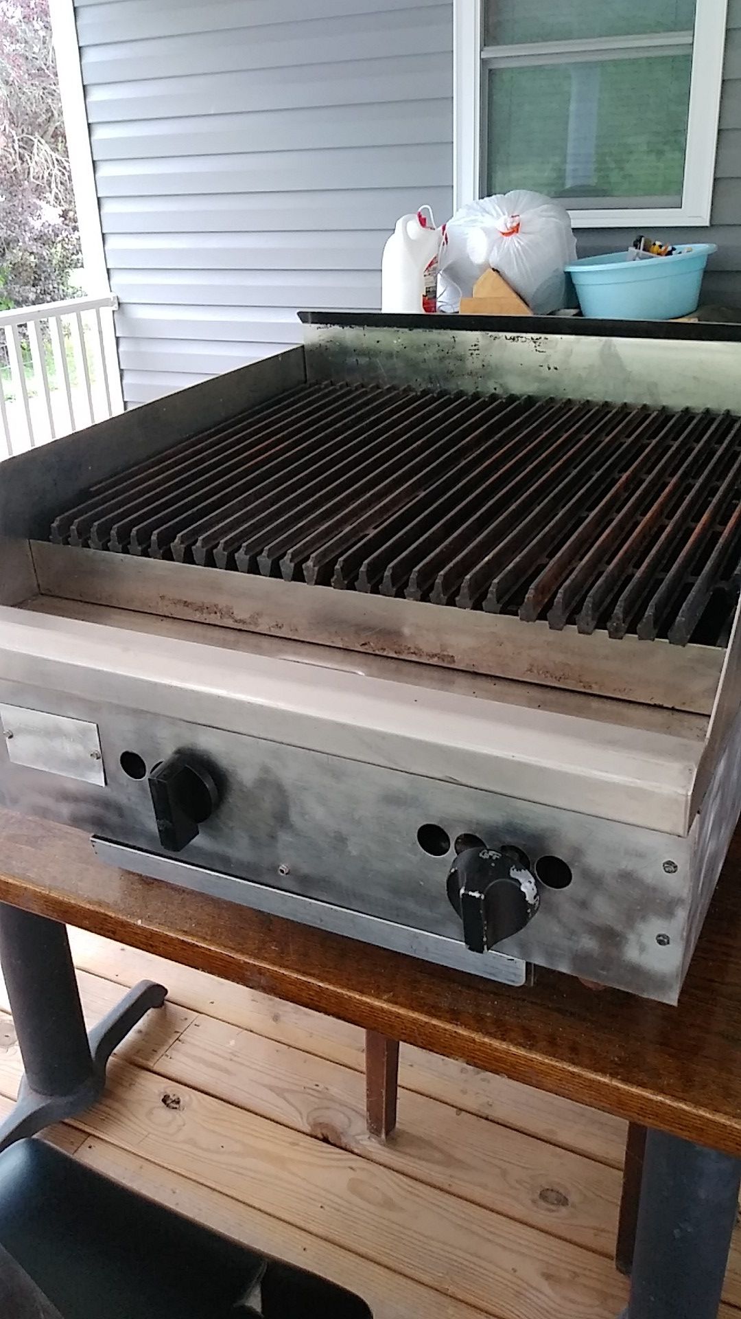 Star commercial broiler for steaks and hamburgers chicken as well for