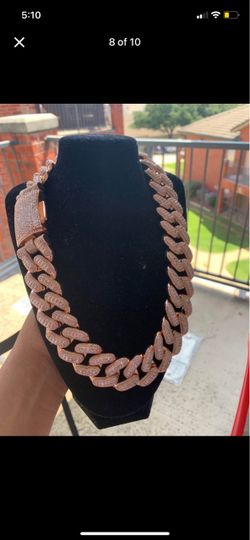 Big heavy thick iced out 22in rosegold Cuban link chain