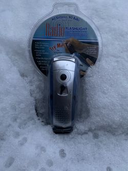 Manual Radio Flashlight