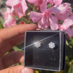 VVS Moissanite Flower Earrings