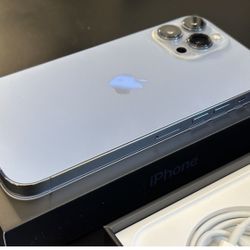 Selling this iPhone as the original owner. Purchased from Apple a 7 Month ago and has lived in a case ever since.         