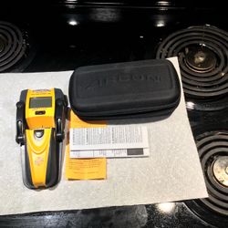 Zircon # 700 stud finder with case