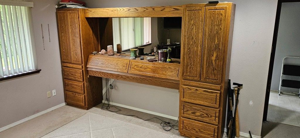 King 4 Post Mirrored /Lighted Canopy BED