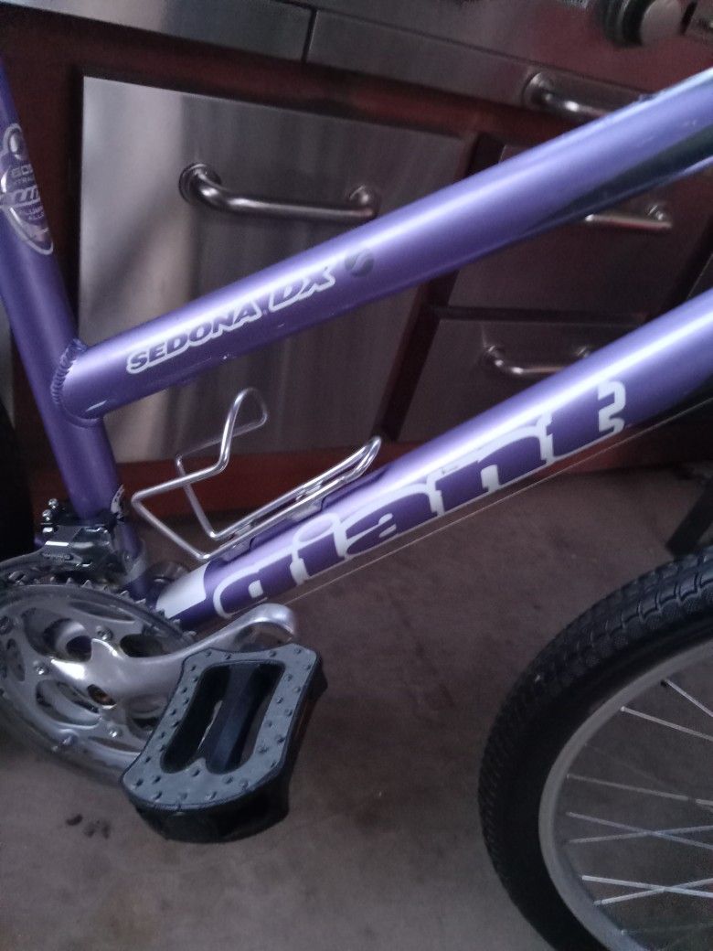 Nice Bike Giant SEDONA DX TIRES SIZE 26 FRAME SIZE MEDIUM
