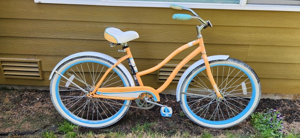 Huffy Cranbrook Cruiser Bike. 26" Wheels. Asking $100 OBO