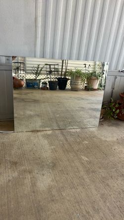 Modern Light-Up Wall Mirror - Perfect for Any Room!