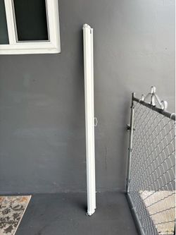 Portable Pull-Up Projector Screen