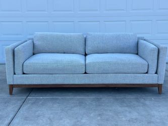 Free Delivery/ Jonathan Louis Sofa Kelsey