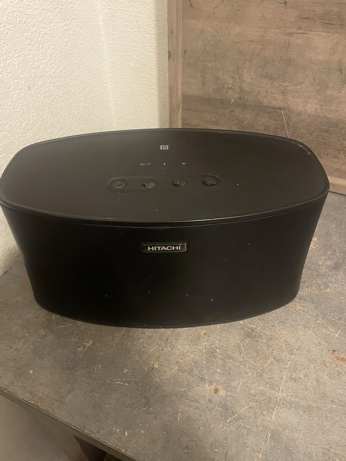 Hitachi Bluetooth/wireless Speaker