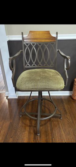 4  Swivel High Chairs 