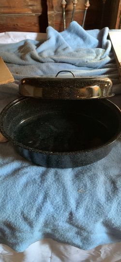 Black Speckled Enamel Roasting Pan with Lid