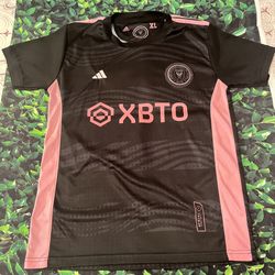 Lionel Messi Inter Miami CF 2023-2024 "La Noche" black away jersey. 