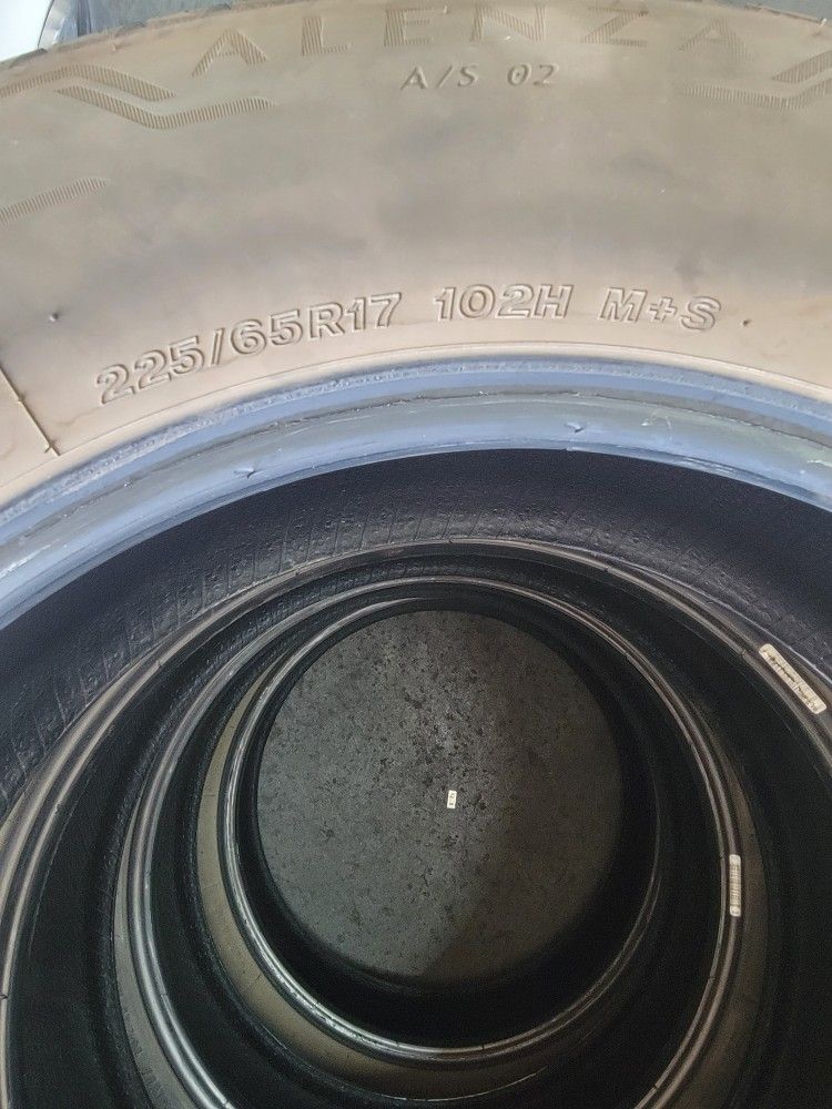 225/65R17 Bridgestone