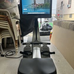 Like New Hydrow Rowing Machine - 180k Meters
