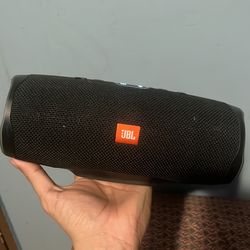 JBL charge 4