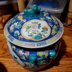Peranakan Chinese porcelain jar