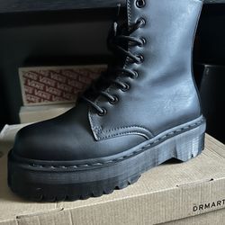 BRAND NEW* Dr. Martens VEGAN JADON II MONO Size 9 Women